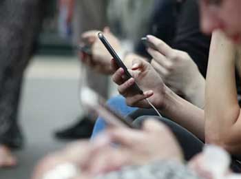 2025年第三季度全球智能手机市场增长3%，新兴经济体领涨